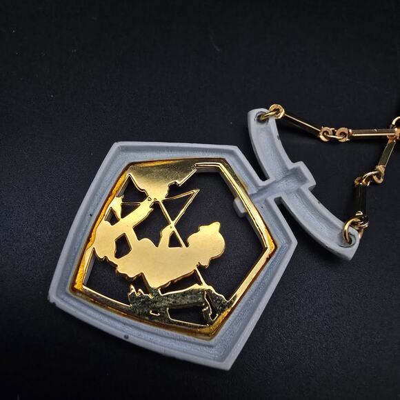 Vintage Fishing Scene Pendant Necklace Gold Tone White Enamel - Picture 5 of 8